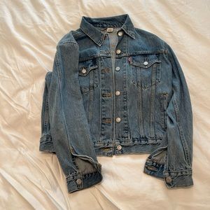 Levi denim jacket / Women’s size S